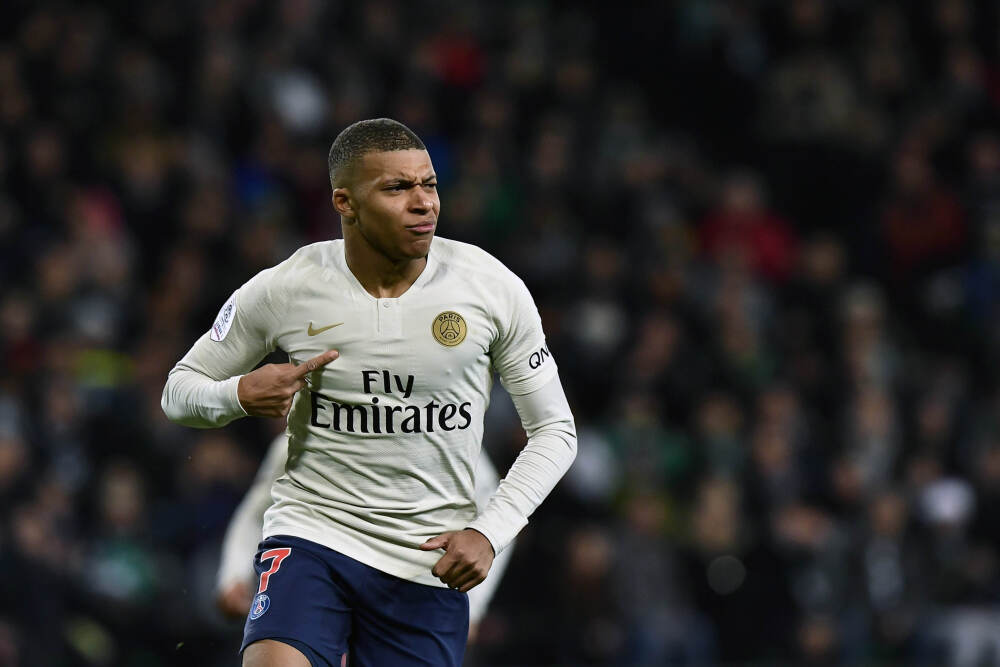 《自然》公布2025年度十大科学人物，梁文锋和杜梦然上榜